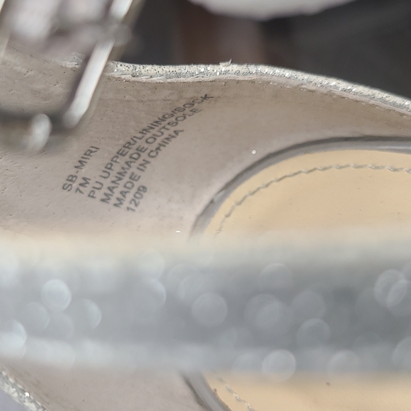 Y2K style Betsey Johnson silver glitter block heels size 7 - Picture 3 of 12
